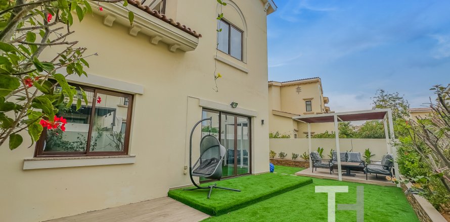 Shtëpi në qytet në Reem, Dubai, Emiratet e Bashkuara Arabe 3 dhoma gjumi, 240 m2. № 597639
