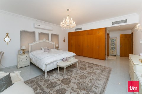 Villa in Dubai, UAE 5 bedrooms, 1044.7 sq.m. № 323892 - photo 24