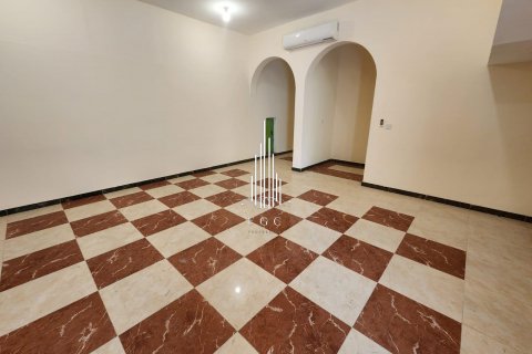 Вилла Аль-Батин, Абу-Даби, БАӘ-да 6 жатын бөлмелер, 1800 м² № 556775 - фото 5
