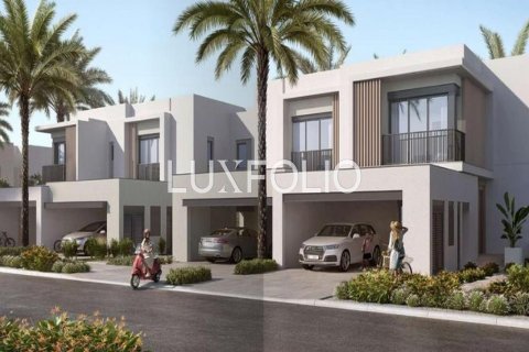 Villa in Jebel Ali, Dubai, UAE 3 bedrooms, 203 sq.m. № 627718 - photo 1