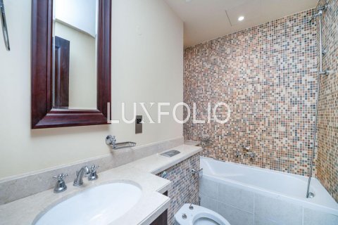 Apartment in Old Town, Dubai, UAE 2 bedrooms, 232 sq.m. № 627775 - photo 13