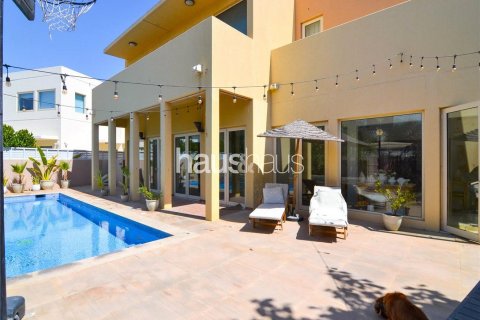 Vila di Arabian Ranches, Dubai, UAE 5 bilik tidur, 450 meter persegi № 626184 - foto 1