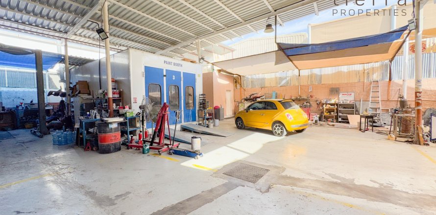 Magazinë në Al Quoz, Dubai, Emiratet e Bashkuara Arabe 464.5 m2. № 569318