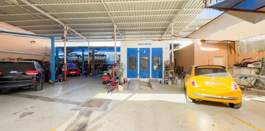 Magazinë në Al Quoz, Dubai, Emiratet e Bashkuara Arabe 464.5 m2. № 569319