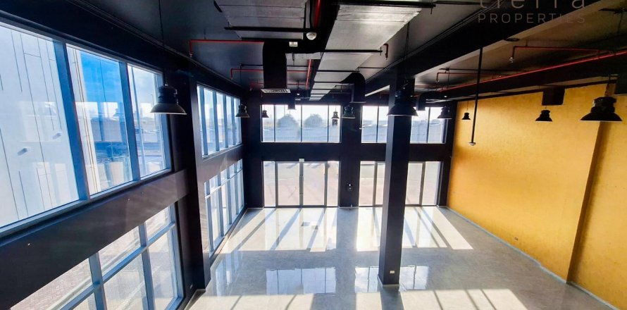 Pronë komerciale në Dubai, Emiratet e Bashkuara Arabe 311.2 m2. № 569315