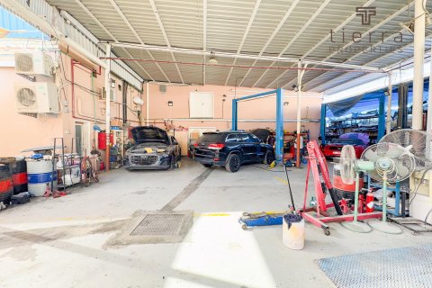 Magazinë në Al Quoz, Dubai, Emiratet e Bashkuara Arabe 464.5 m2. № 569320 - Foto 1