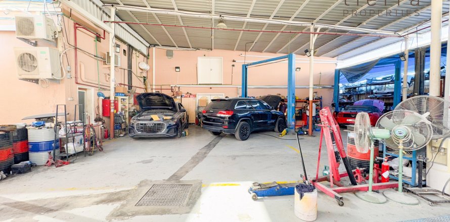 Magazinë në Al Quoz, Dubai, Emiratet e Bashkuara Arabe 464.5 m2. № 569320