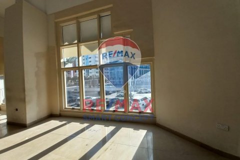 Proprietà commerciale in affitto a Al Zahiyah, Abu Dhabi, EAU 975.5 mq. № 570247 - foto 3