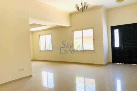 Villa in Al Barsha, Dubai, UAE 5 bedrooms, 464.5 sq.m. № 623783 - photo 5