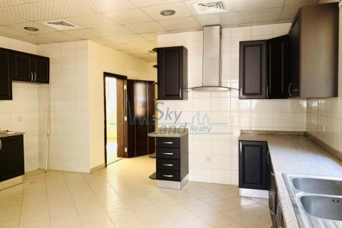 Villa in Al Barsha, Dubai, UAE 5 bedrooms, 464.5 sq.m. № 623783 - photo 8