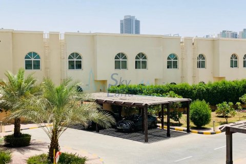 Villa in Al Barsha, Dubai, UAE 5 bedrooms, 464.5 sq.m. № 623783 - photo 2