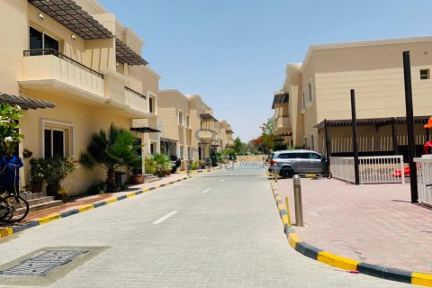 Villa in Al Barsha, Dubai, UAE 5 bedrooms, 464.5 sq.m. № 623783 - photo 13