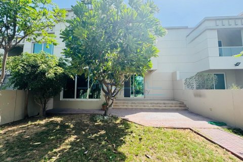 Huvila Umm Suqeim, Dubai, Arabiemiraatit 3 makuuhuonetta, 325.2 m2 № 623786 - kuva 1