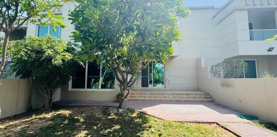 Huvila Umm Suqeim, Dubai, Arabiemiraatit 3 makuuhuonetta, 325.2 m2 № 623786