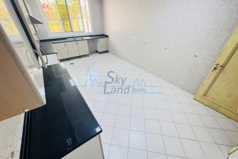 Huvila Umm Suqeim, Dubai, Arabiemiraatit 3 makuuhuonetta, 325.2 m2 № 623786 - kuva 21