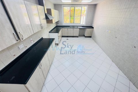 Huvila Umm Suqeim, Dubai, Arabiemiraatit 3 makuuhuonetta, 325.2 m2 № 623786 - kuva 9