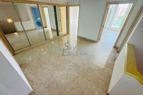 Huvila Umm Suqeim, Dubai, Arabiemiraatit 3 makuuhuonetta, 325.2 m2 № 623786 - kuva 6