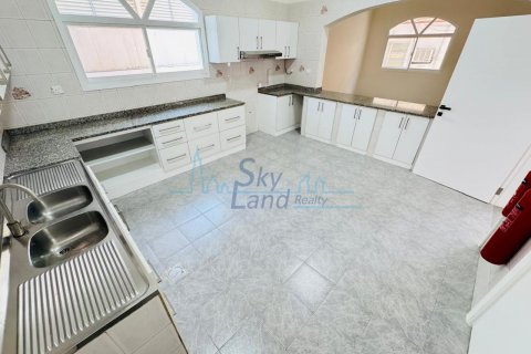 Villa in affitto a Umm Suqeim, Dubai, EAU 4 camere da letto, 325.2 mq. № 623784 - foto 8