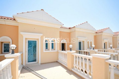 Townhouse in Jumeirah Village Triangle, Dubai, UAE 2 bedrooms, 152 sq.m. № 625886 - photo 8