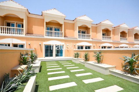 Townhouse in Jumeirah Village Triangle, Dubai, UAE 2 bedrooms, 152 sq.m. № 625886 - photo 9