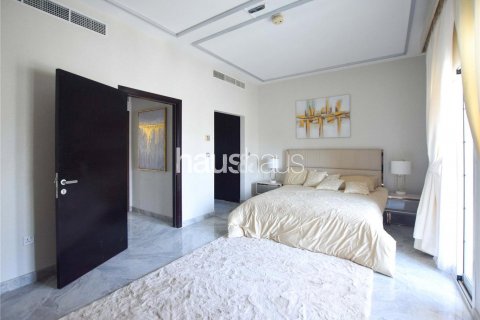Townhouse in Jumeirah Village Triangle, Dubai, UAE 2 bedrooms, 152 sq.m. № 625886 - photo 12