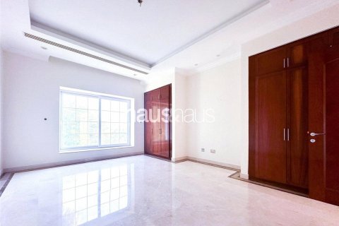 Villa in Emirates Hills, Dubai, UAE 6 bedrooms, 860 sq.m. № 625889 - photo 17