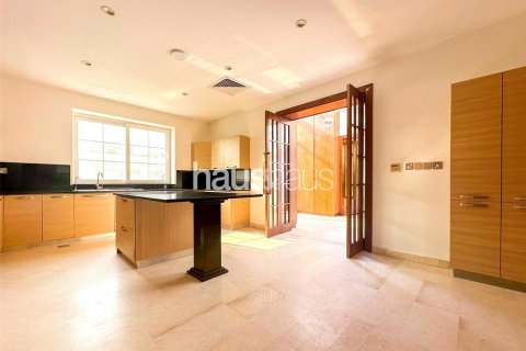 Villa in Emirates Hills, Dubai, UAE 6 bedrooms, 860 sq.m. № 625889 - photo 7