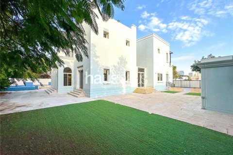 Villa in Emirates Hills, Dubai, UAE 6 bedrooms, 860 sq.m. № 625889 - photo 4