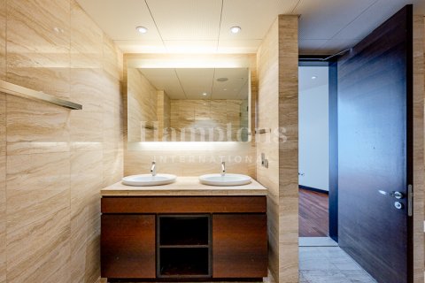 Apartment in Burj Khalifa, Dubai, UAE 2 bedrooms, 159.41968994 sq.m. № 597773 - photo 19