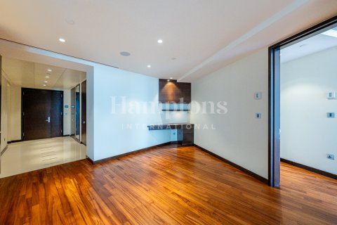 Apartment in Burj Khalifa, Dubai, UAE 2 bedrooms, 159.41968994 sq.m. № 597773 - photo 11