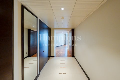 Apartment in Burj Khalifa, Dubai, UAE 2 bedrooms, 159.41968994 sq.m. № 597773 - photo 9