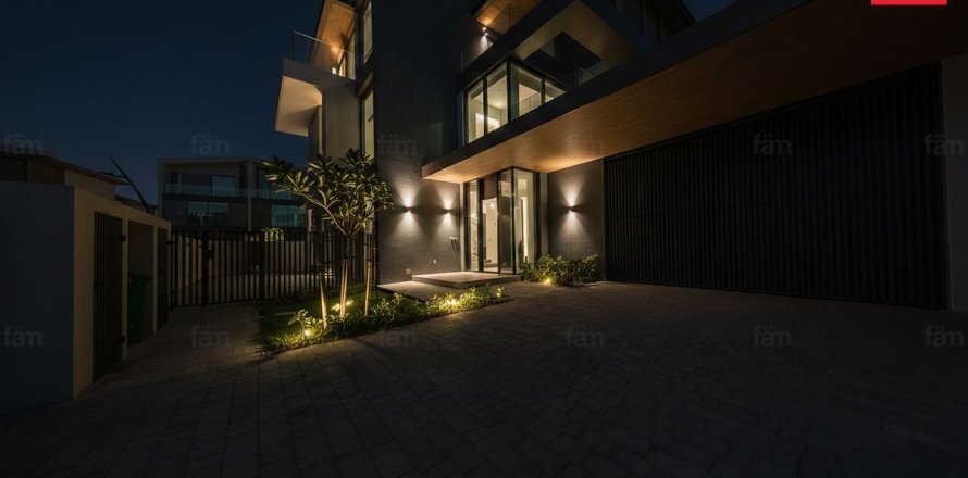 Vilë në Dubai, Emiratet e Bashkuara Arabe 4 dhoma gjumi, 528.1 m2. № 610167