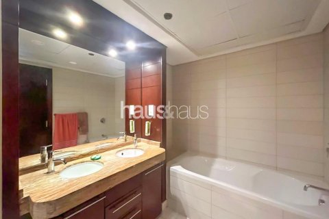 Apartment in Downtown Dubai (Downtown Burj Dubai), Dubai, UAE 2 bedrooms, 127 sq.m. № 626056 - photo 12