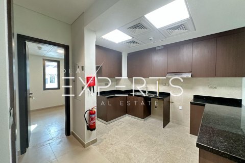 Townhouse in Khalifa City, Abu Dhabi, UAE 3 bedrooms, 172 sq.m. № 577003 - photo 4