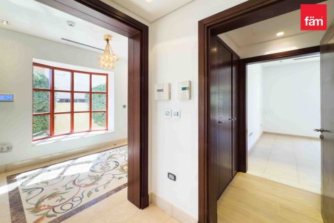 Vilë në Jumeirah Islands, Dubai, Emiratet e Bashkuara Arabe 5 dhoma gjumi, 1293.1 m2. № 582852 - Foto 23