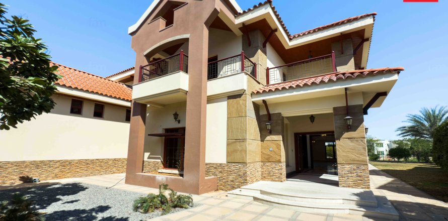 Vilë në Jumeirah Islands, Dubai, Emiratet e Bashkuara Arabe 5 dhoma gjumi, 1293.1 m2. № 582852