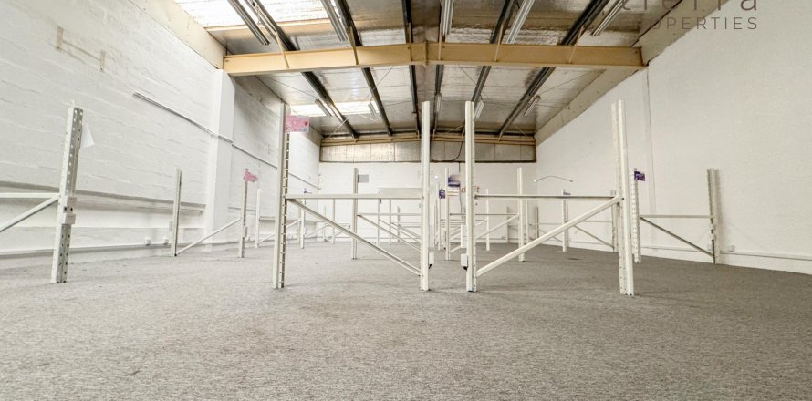 Sklad v Al Garhoud, Dubai, SAE 557.4 m² Č.: 574574