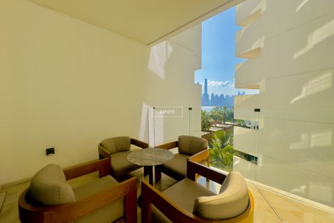Apartment in Palm Jumeirah, Dubai, UAE 3 bedrooms, 216 sq.m. № 624341 - photo 28