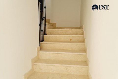 Řadový dům v Dubai Land, SAE 3 ložnice, 258.1 m² Č.: 550840 - fotografie 7