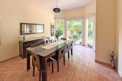 Řadový dům v Dubai Investment Park, SAE 3 ložnice, 454 m² Č.: 625162 - fotografie 16