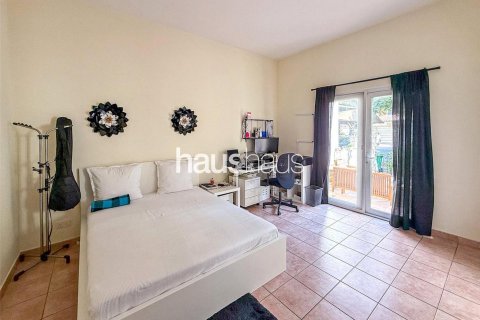 Řadový dům v Dubai Investment Park, SAE 3 ložnice, 454 m² Č.: 625162 - fotografie 12