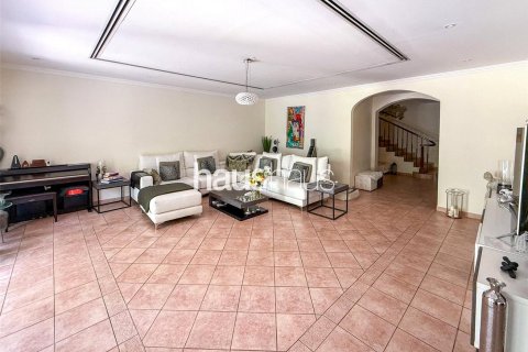 Řadový dům v Dubai Investment Park, SAE 3 ložnice, 454 m² Č.: 625162 - fotografie 5