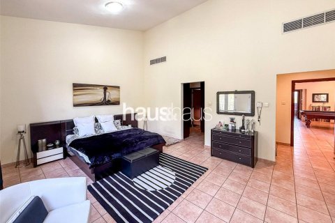 Řadový dům v Dubai Investment Park, SAE 3 ložnice, 454 m² Č.: 625162 - fotografie 18