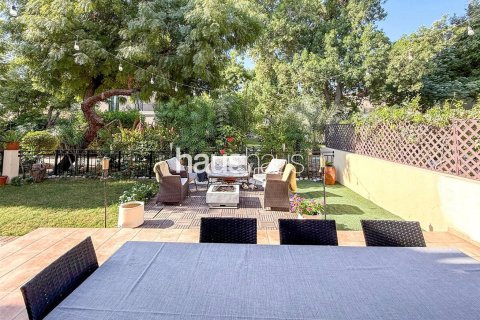 Řadový dům v Dubai Investment Park, SAE 3 ložnice, 454 m² Č.: 625162 - fotografie 2