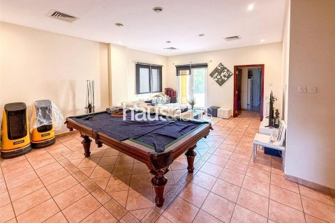 Řadový dům v Dubai Investment Park, SAE 3 ložnice, 454 m² Č.: 625162 - fotografie 9