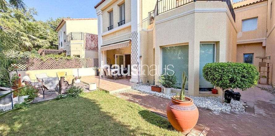 Řadový dům v Dubai Investment Park, SAE 3 ložnice, 454 m² Č.: 625162