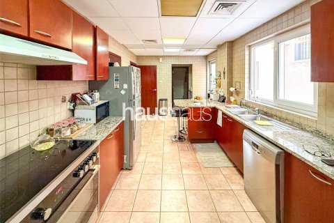 Řadový dům v Dubai Investment Park, SAE 3 ložnice, 454 m² Č.: 625162 - fotografie 7