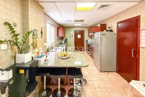 Řadový dům v Dubai Investment Park, SAE 3 ložnice, 454 m² Č.: 625162 - fotografie 17