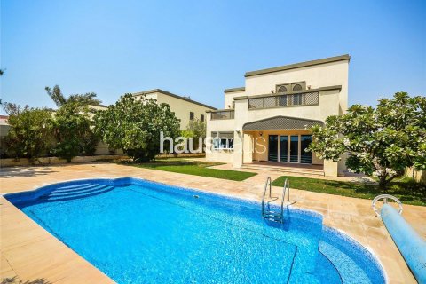 Vilë në Jumeirah Park, Dubai, Emiratet e Bashkuara Arabe 4 dhoma gjumi, 403 m2. № 626478 - Foto 1