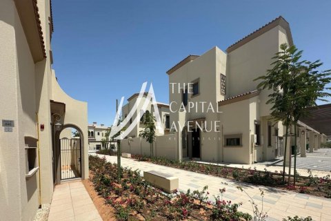 Villa in Khalifa City, Abu Dhabi, UAE 5 bedrooms, 428 sq.m. № 605096 - photo 1